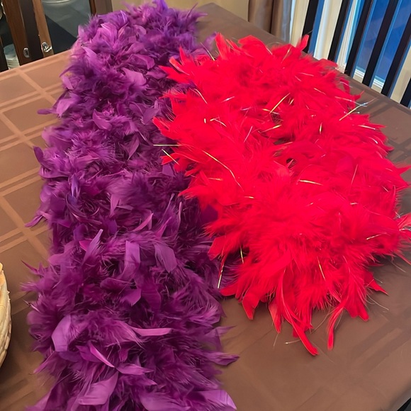Halloween Costume Accessory purple Feather Boa 6 feet (new w tags) + red circle - Picture 1 of 3